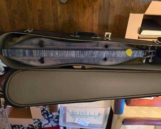 ACOUSTIC DULCIMER INSTRUMENT WITH CASE