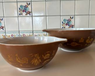 Collectible Pyrex bowls