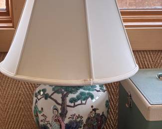 Vintage handpainted Famille rose lamp