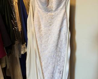 Oleg Cassini wedding dress size 2
