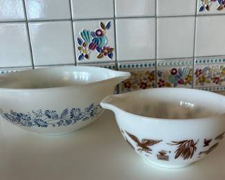 Collectible Pyrex bowls