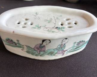 Antique Chinese cricket box