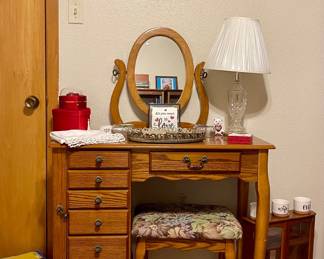 VINTAGE VANITY