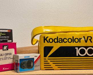 VINTAGE KODACOLOR VINYL CAMERA BAG
