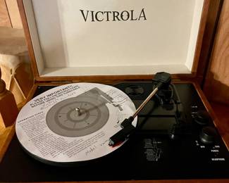 PORTABLE VICTROLA STEREO