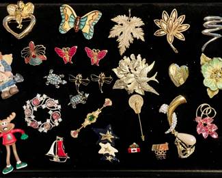 COSTUME JEWELRY-BROOCHES