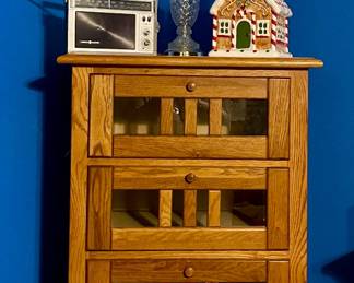 SOLID WOOD STORAGE CABINET, VINTAGE RADIO, LAMP AND COOKIE JAR