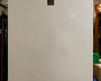 MIDEA FREEZER