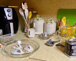 VINTAGE DAISY CANISTERS, AIR FRYER