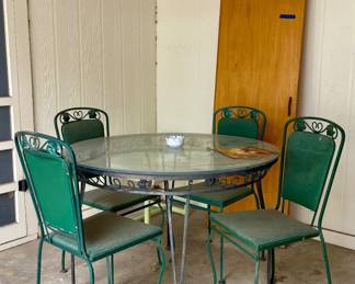 VINTAGE OUTDOOR PATIO TABLE AND CHAIRS