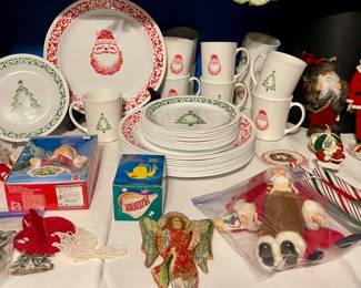VINTAGE CORELLE CHRISTMAS DISHES