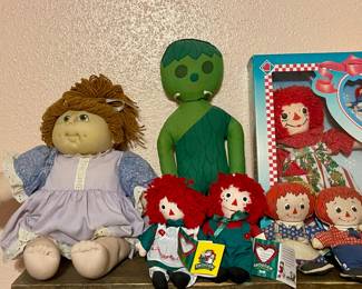 CABBAGE PATCH DOLLS, RAGGEDY ANN AND ANDYS