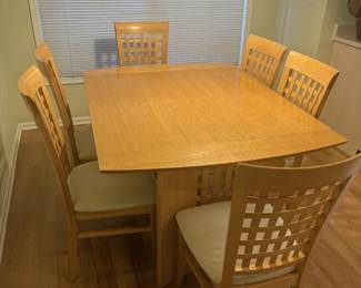 (Can Be Sold Before Sale) Solid Wood Kitchen Table with additional Leaf