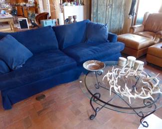 Relaxed Sofa with Iron Table