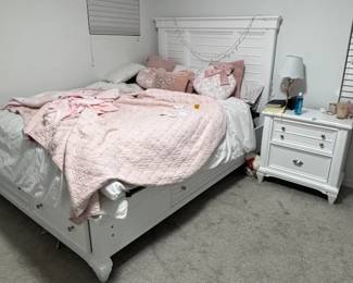 Bedroom 3- Bedset and pull out drawers underneath for storage