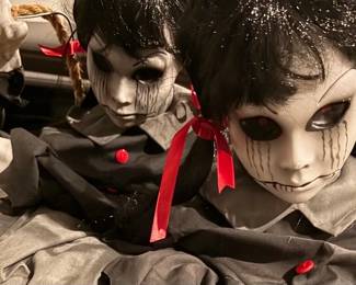 Animated haunted swinging twins