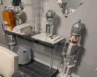 2 Console tables