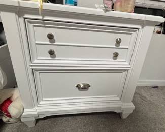 Bedroom set 3 - Classic 3 drawer nightstand