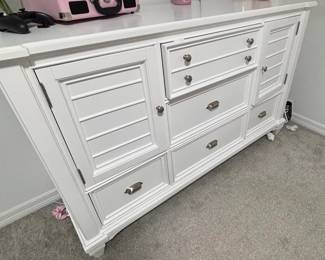 Bedroom set 3 beautiful white classic dresser