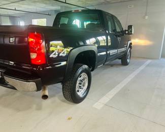 2004 Chevy 2500 HD extended cab 4X4 with only 19k miles, clean
