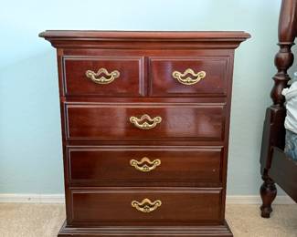 Side Table - Thomasville 6-Piece Traditional Bedroom Set