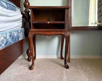 Telephone Table - Thomasville 6-Piece Traditional Bedroom Set