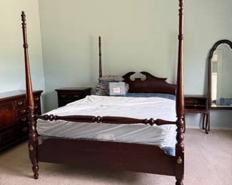 Four Poster Bed Thomasville 6-Piece Traditional Bedroom Set