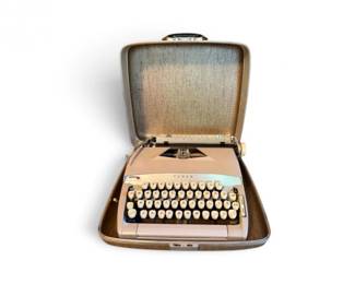 93 VintageTowerPortableManualTypewriterwOriginalCarryingCase