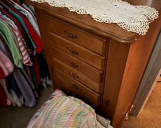 Jewelry chest