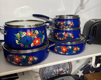 Pioneer Woman pots and pans
