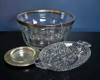 194 glassservingbowlcovereddishandcut