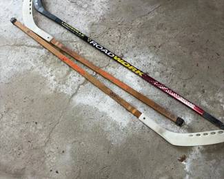 222 mixedlotthreestreethockeystickslou