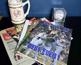 193 newyorkyankeesmemorabilialotwithba