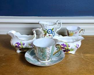 170 englishbonechinacreamersandcupsin