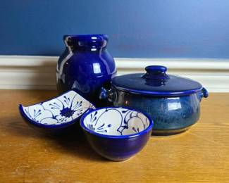 181 assortedbluepotteryvesselsandbowls