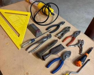 112 assortedhandtoolsandworklightforw