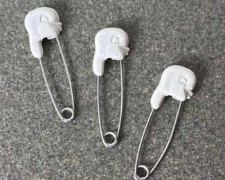 094 vintageduckheadbabysafetypins