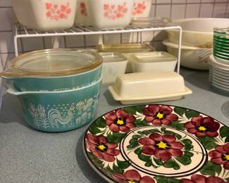 Vintage Pyrex dishes