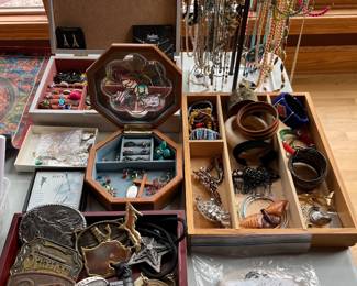 Nice selection of costume jewelry, belt buckles, and various collectibles.