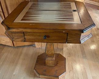 Game end table with reversible chess/checkers, and backgammon top.