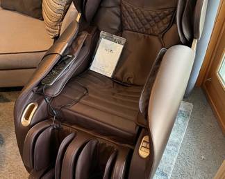 Relaxe massage chair in excellent condition.