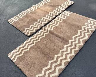 079 pairofbrownandtanzigzagpatternbat