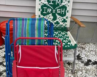 162 vintagefoldinglawnchairandtwobeach