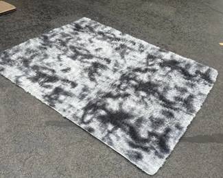 115 grayandwhiteshagarearug