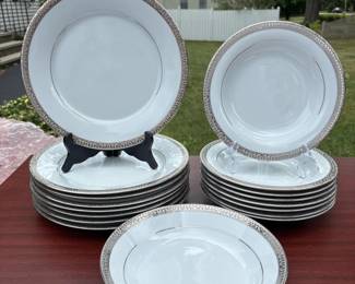 126 royalgalleryplatinumbuffetplatesand