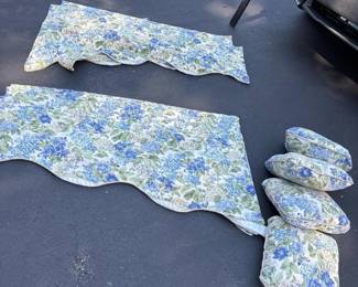 155 floralcottonpatiocushionsandvalance
