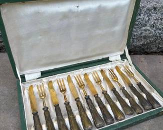 175 vintagegiltdessertflatwareset