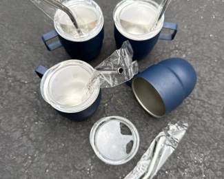 070 insulatedbluemetalcupswithlidsand