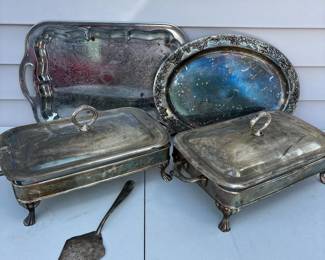 046 assortedsilverplatedservingpiecestr