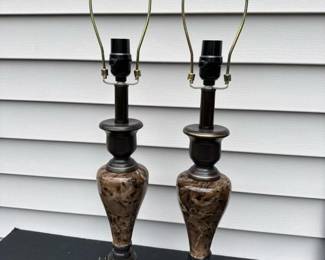 058 pairoftablelampswithfauxmarblefin